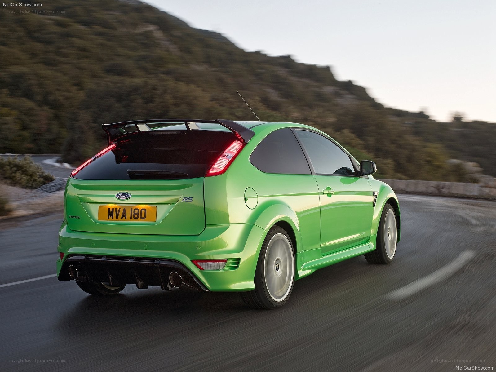 green ford focus rs in motion