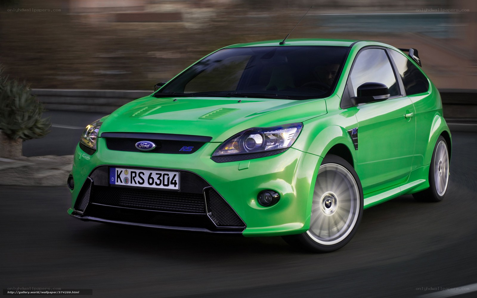 green ford focus rs in motion