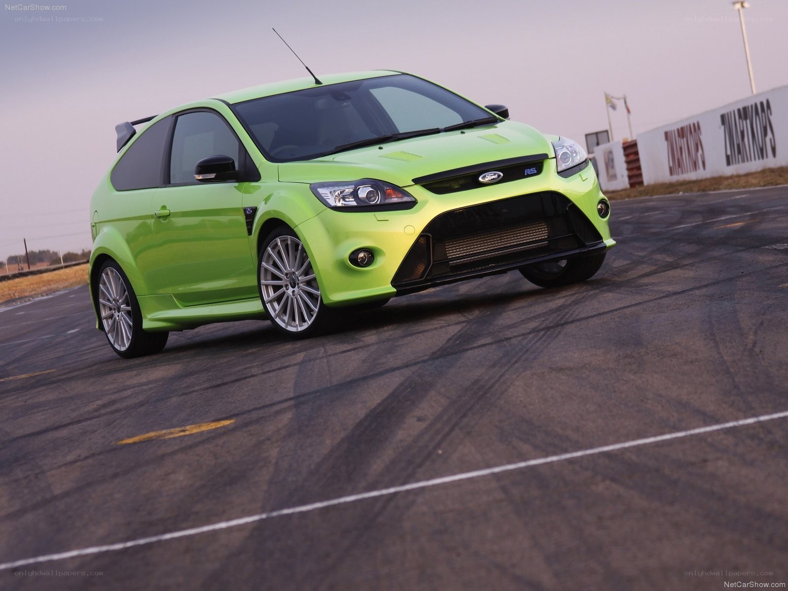 green ford focus rs on track