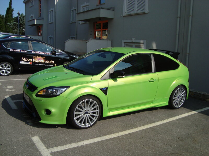 green ford focus rs parked