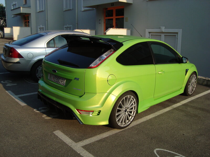 Green Ford Focus RS parked
