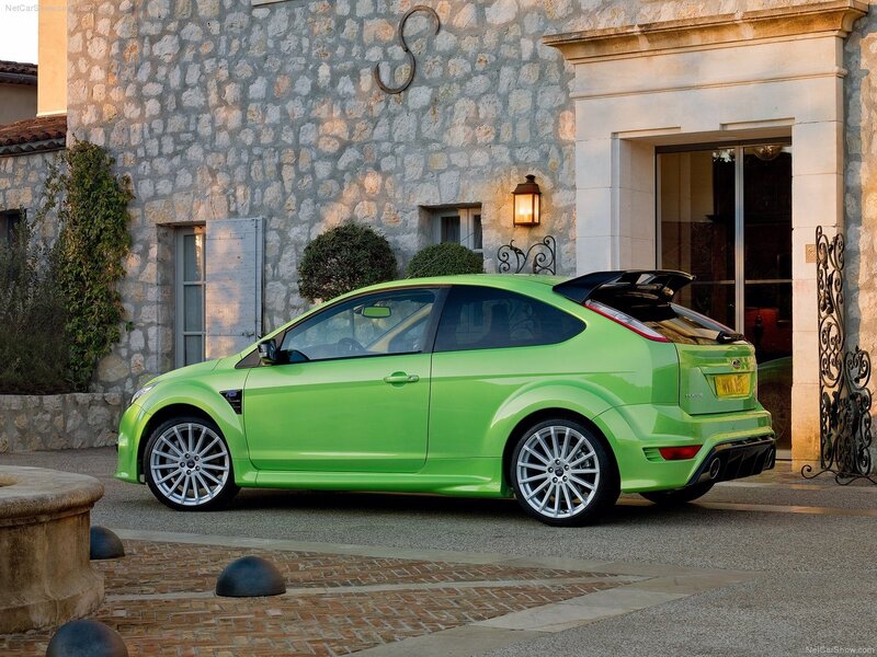 green ford focus rs parked