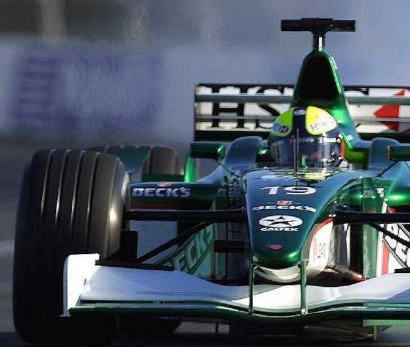 Green Formula One Car — Dynamic