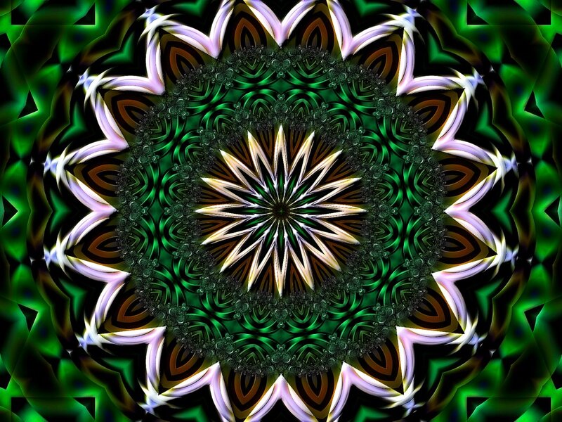 Green Fractal Mandala — Hypnotic
