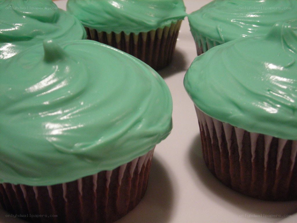 green-frosted cupcakes