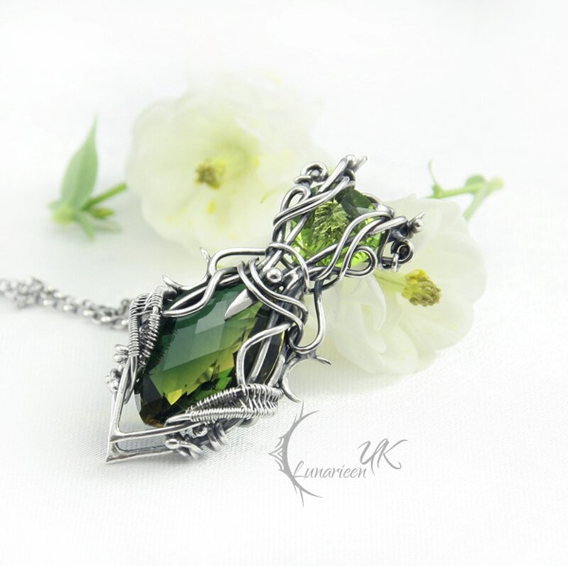 Green Gemstone Pendant — Serene