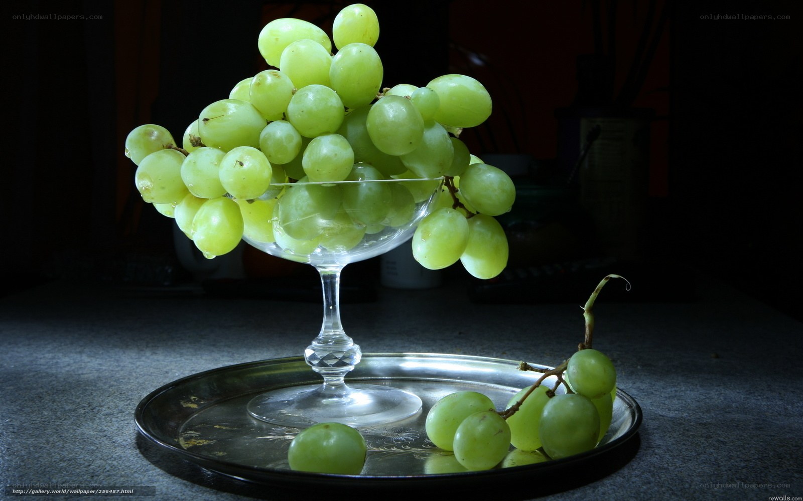 green grapes in a glass bowl