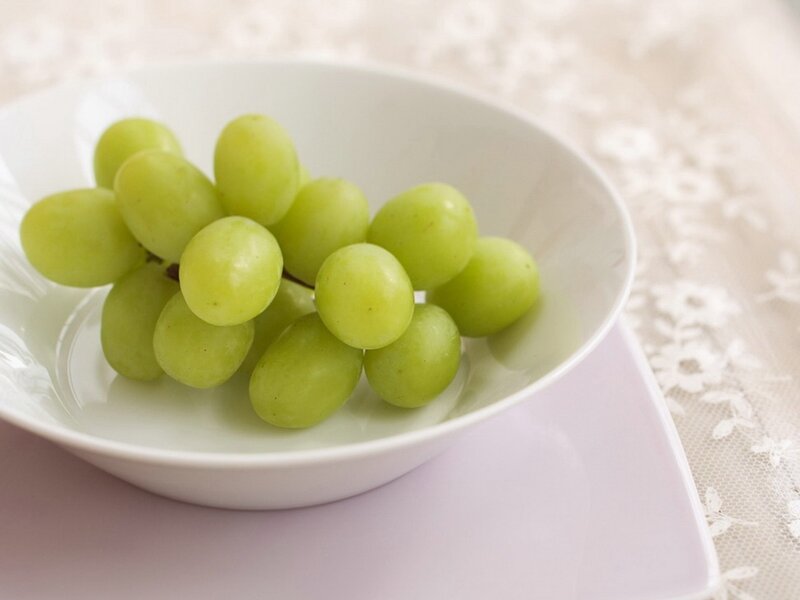 green grapes in a white bowl