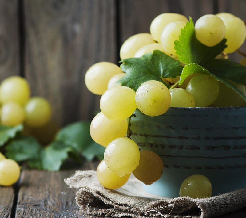 Green Grapes in Bowl — Yellow