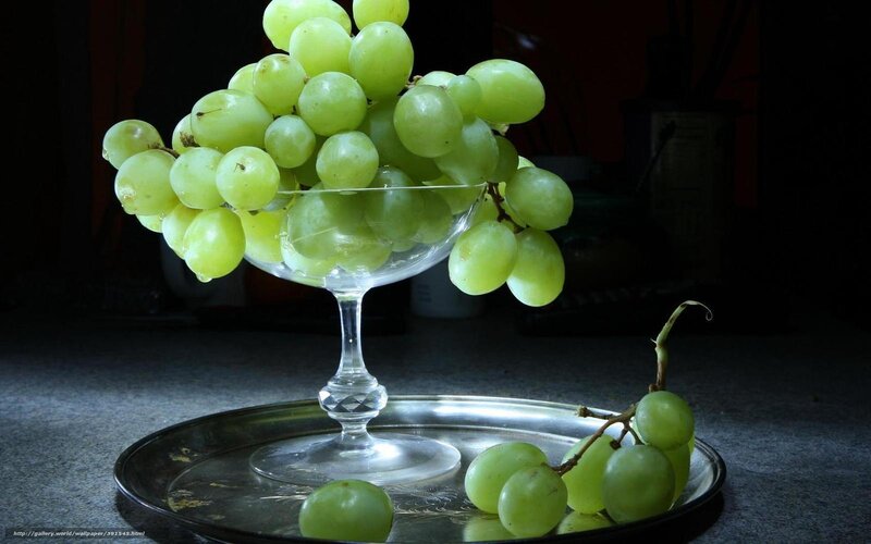 Green Grapes in Glass Bowl — Dramatic