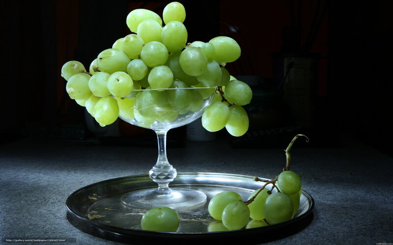 Green Grapes in Glass Bowl