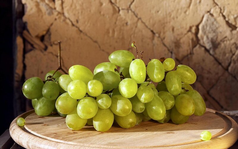Green Grapes on Wood — Natural