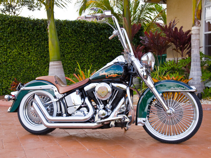 Green Harley-davidson Motorcycle — Calm