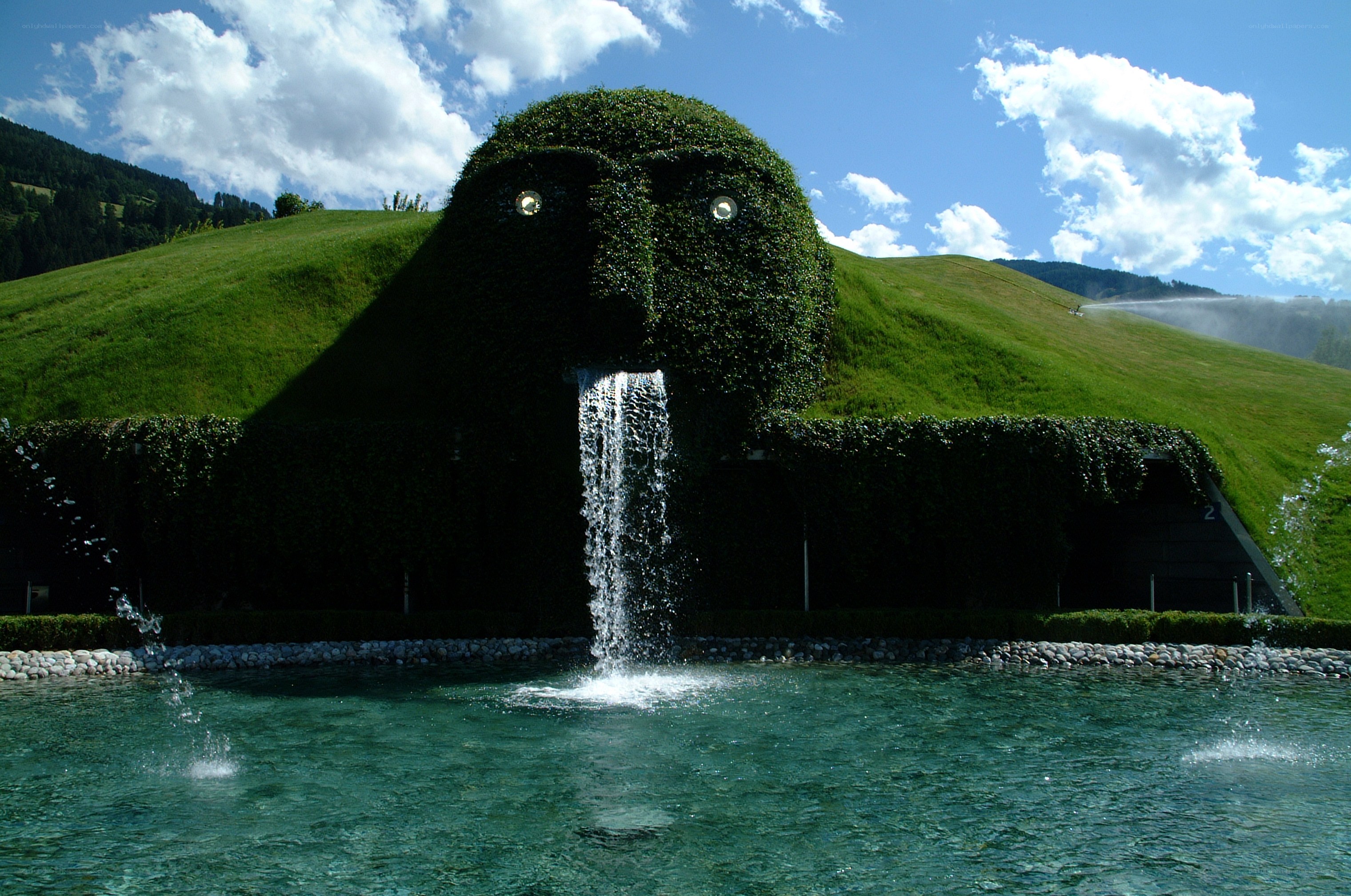 green hedge sculpture fountain