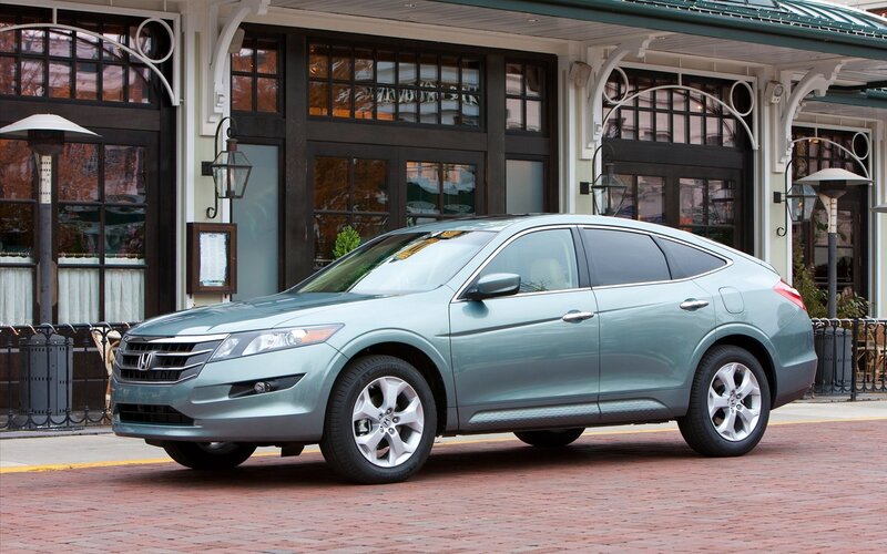green honda coupe suv