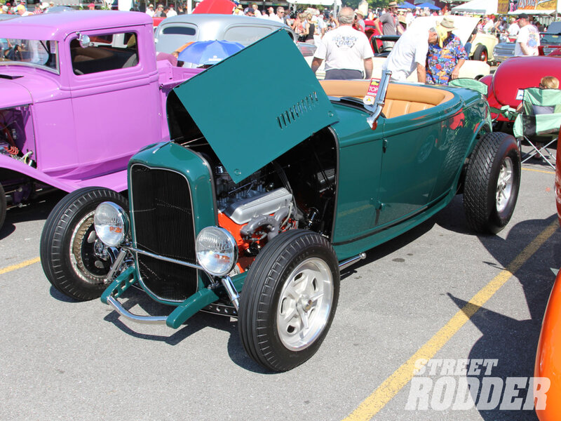 Green Hot Rod Car — Outdoor