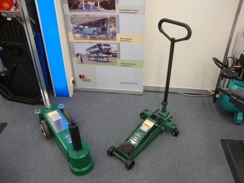 Green Hydraulic Jacks