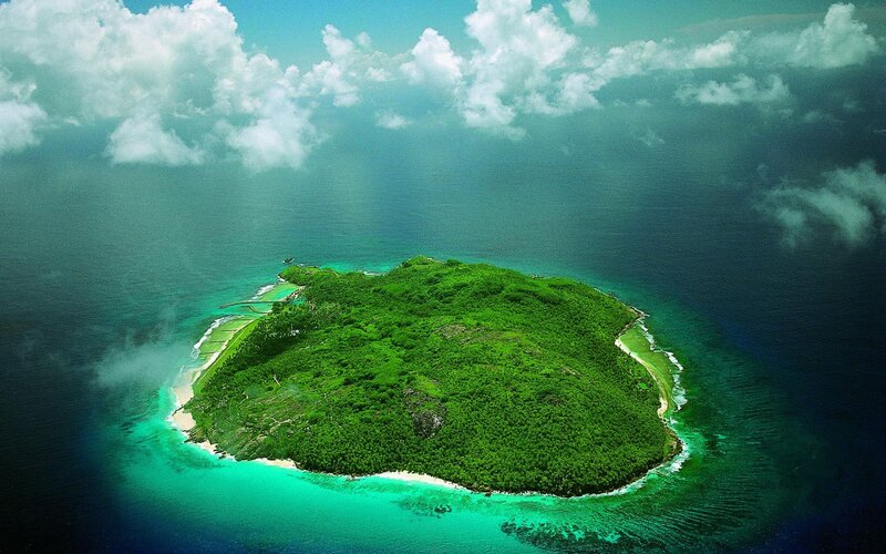 Green Island in Ocean — Serene
