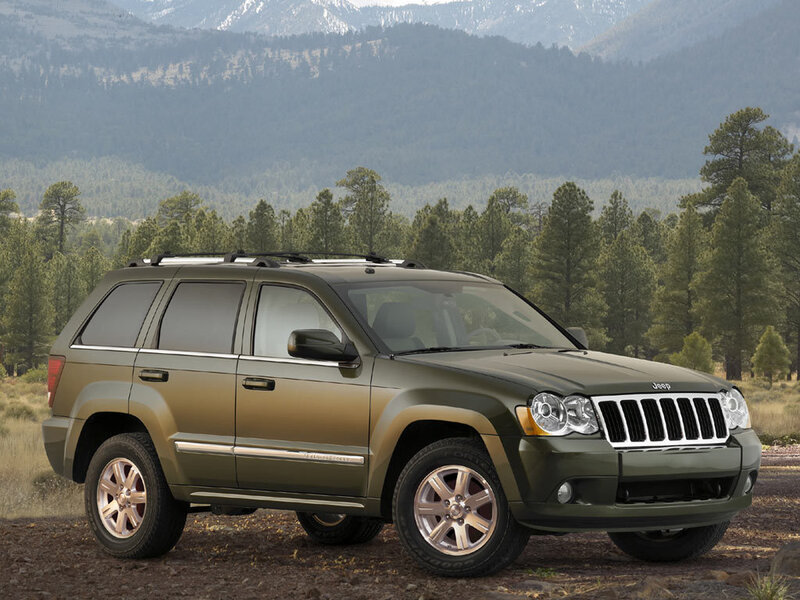 Green Jeep Grand Cherokee — Outdoor, Photograph