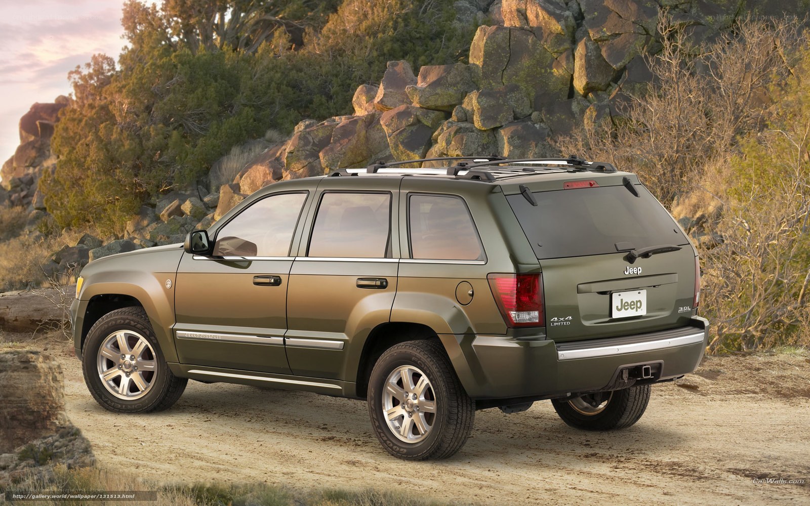 Green Jeep Grand Cherokee