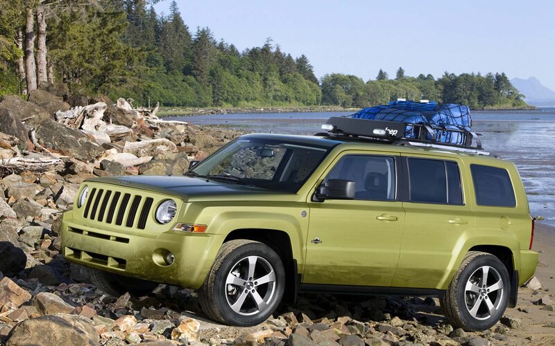 Green Jeep on Rocks — Outdoor