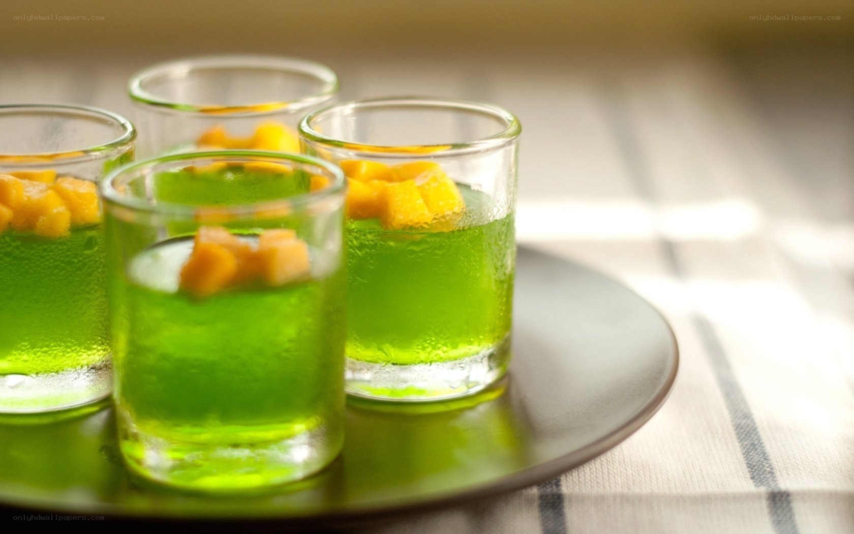 Green jellies with fruit