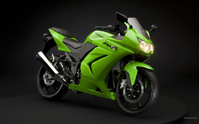 green kawasaki ninja motorcycle