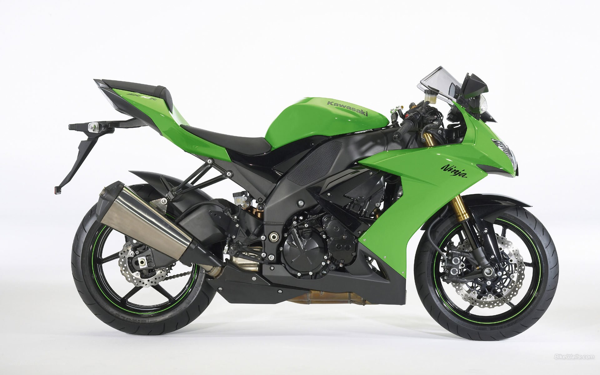 green kawasaki ninja motorcycle