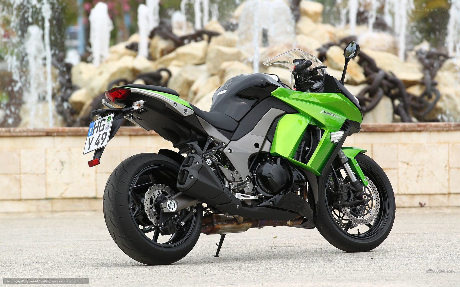 green kawasaki z1000 motorcycle