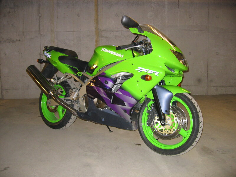 green kawasaki zx-9r motorcycle