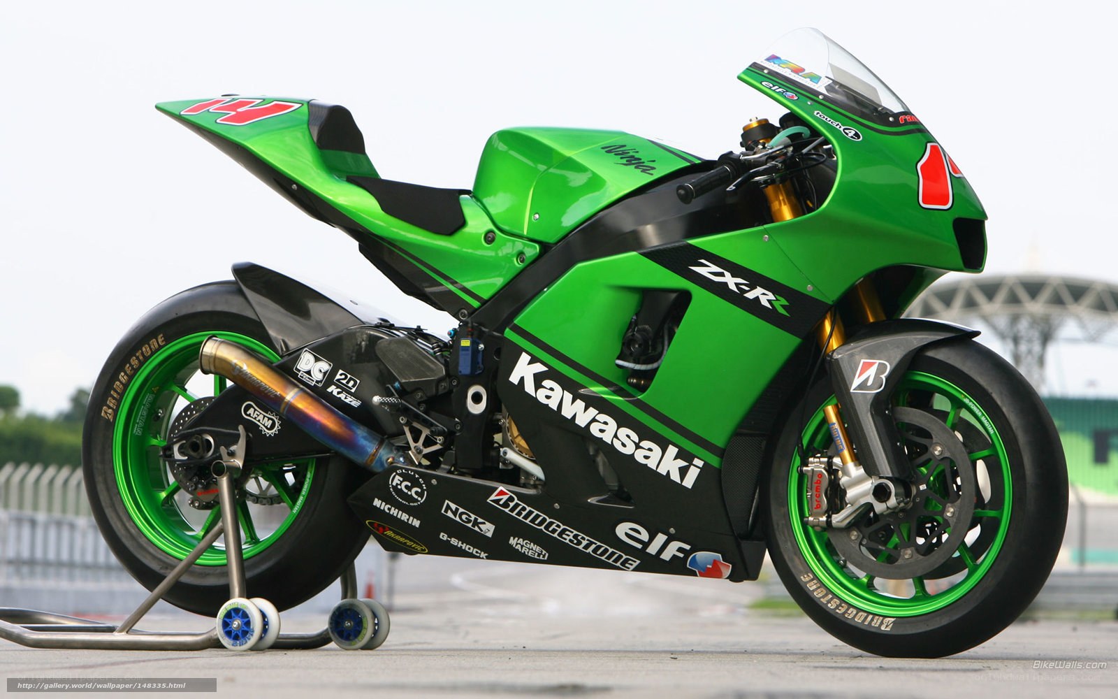 green kawasaki zxr motorcycle