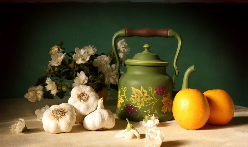 Green Kettle with Fruit