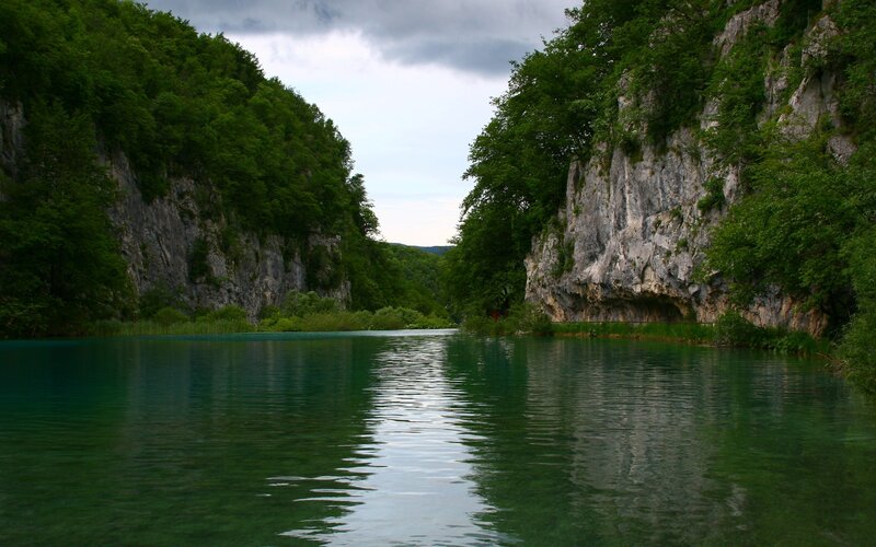 Green Lake in Canyon — Serene, Afternoon