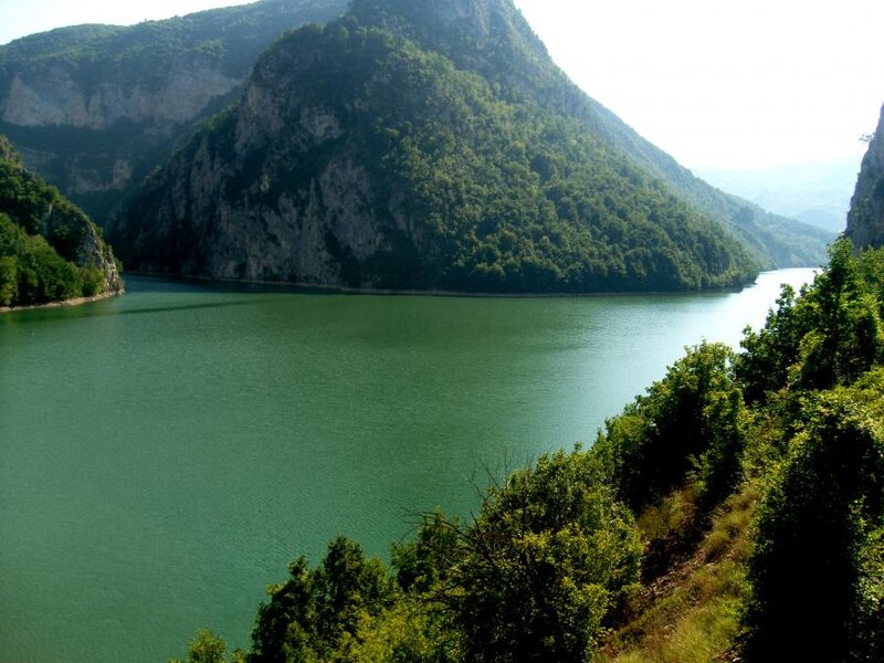 Green Lake in Canyon — Serene