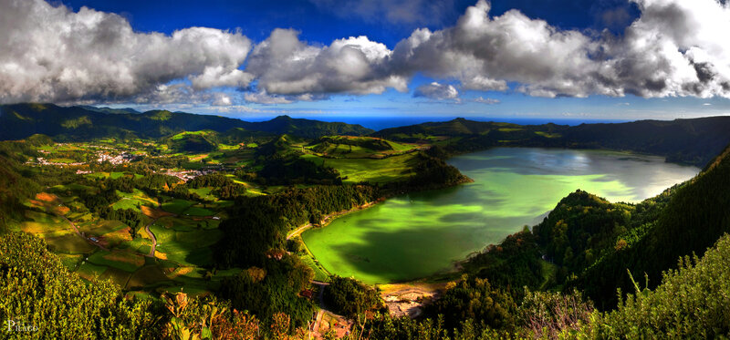Green Lake in Crater — Dramatic