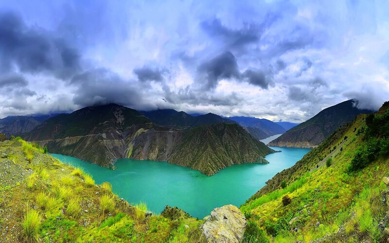 Green Lake in Mountains — Blue