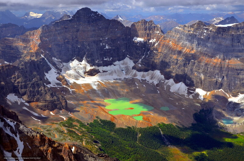 Green Lake in Mountains — Dramatic, Afternoon