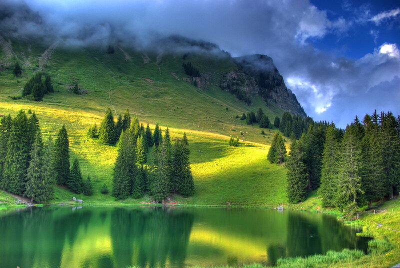 Green Lake in Mountains — Dramatic