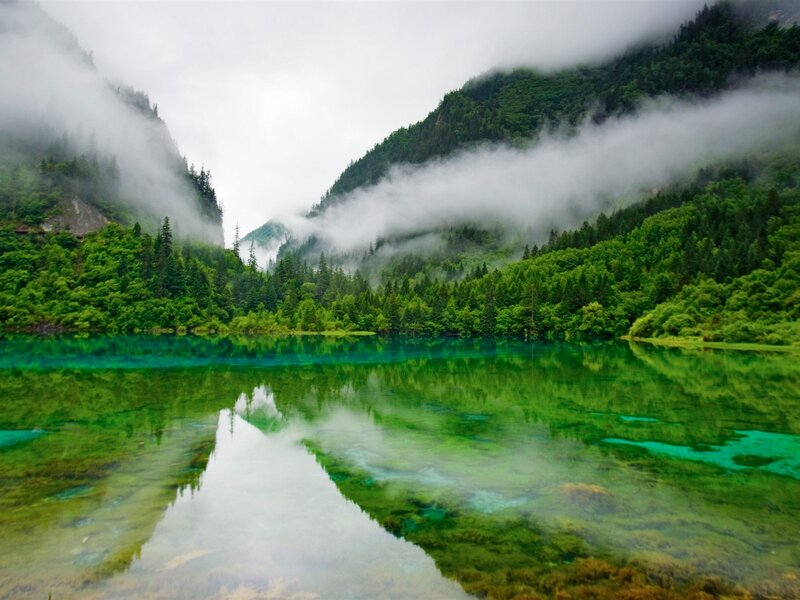 Green Lake in Mountains — Serene, Morning