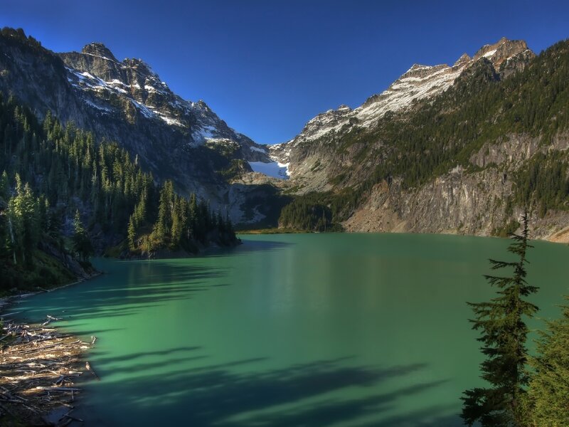 Green Lake in Mountains — Serene