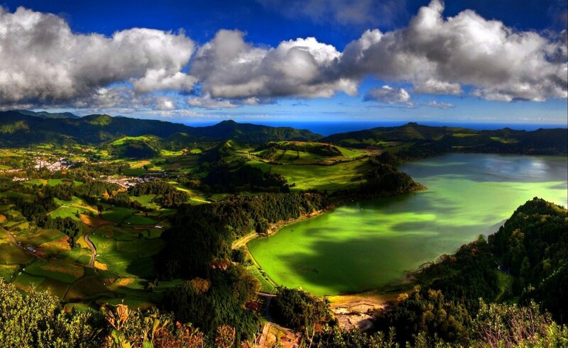 Green Lake in Valley — Dramatic, Afternoon