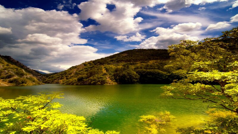 Green Lake in Valley — Serene