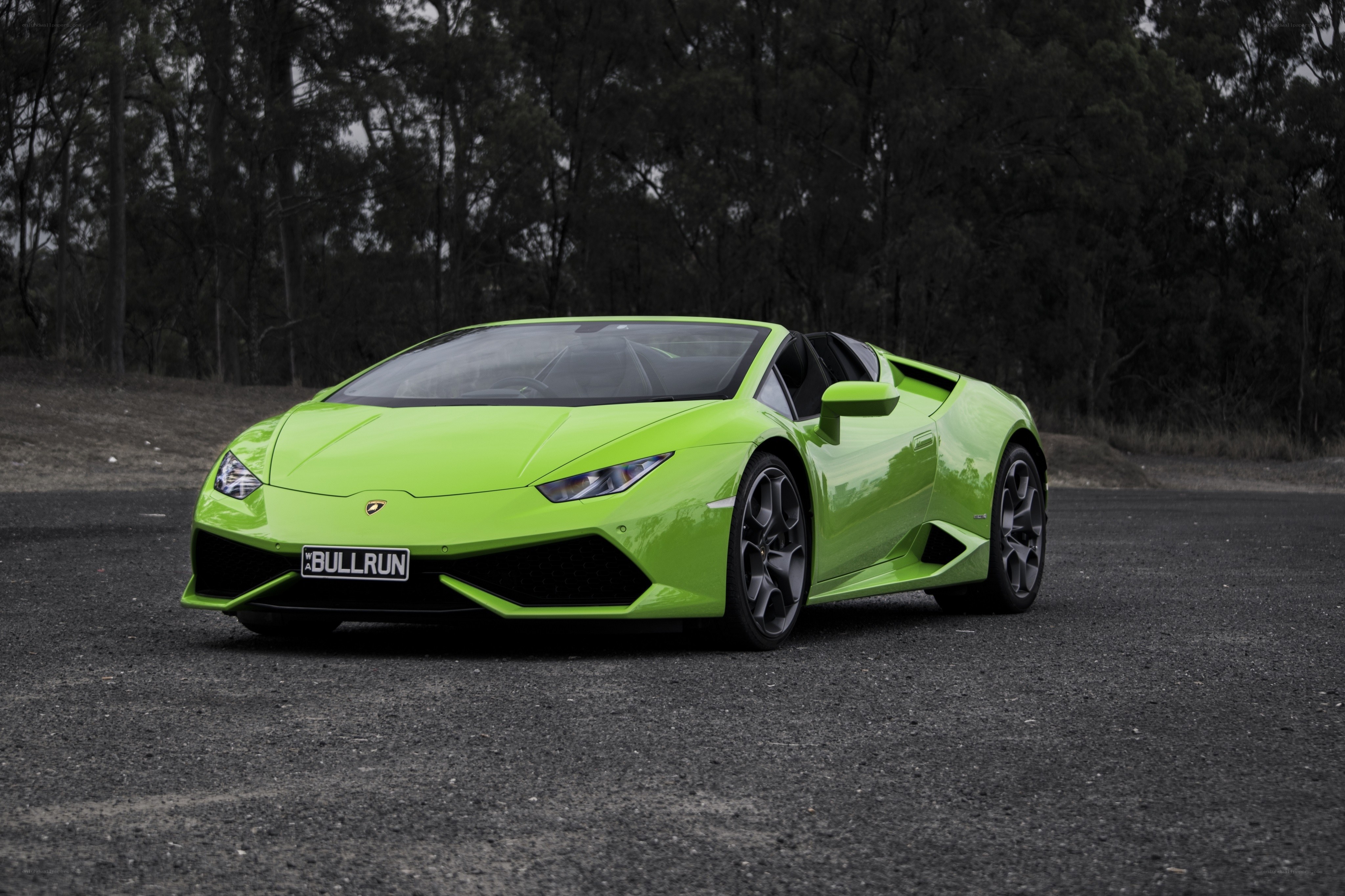 Green Lamborghini Huracan