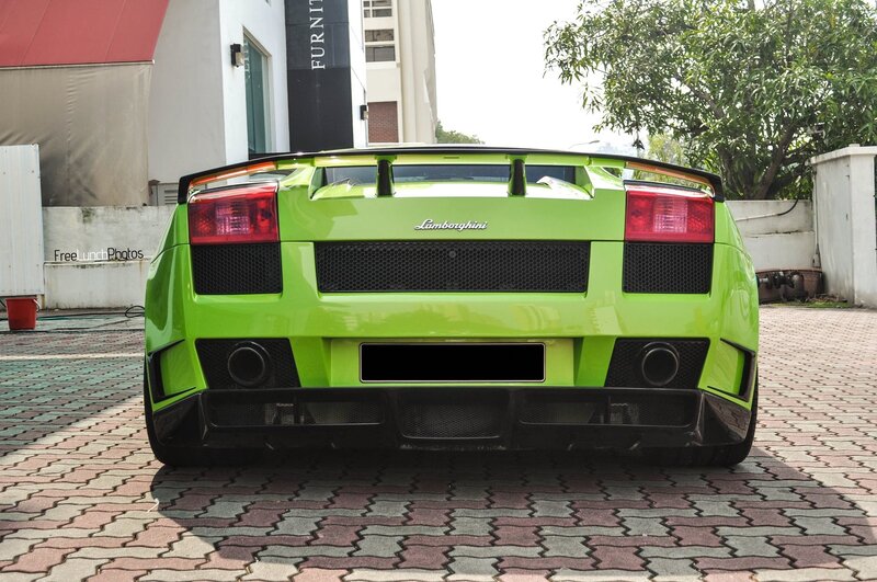 green lamborghini rear view