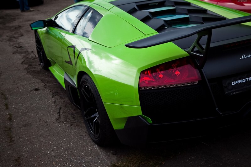 green lamborghini sports car