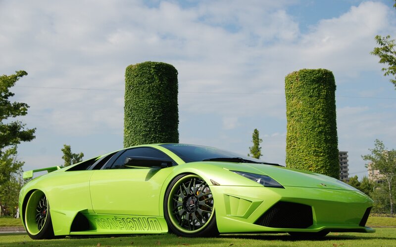 green lamborghini sports car