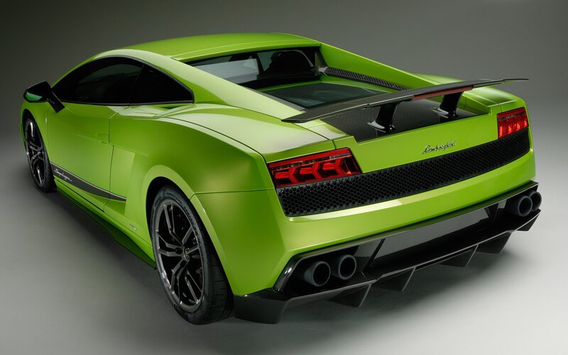 green lamborghini sports car