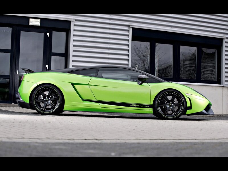 green lamborghini sports car