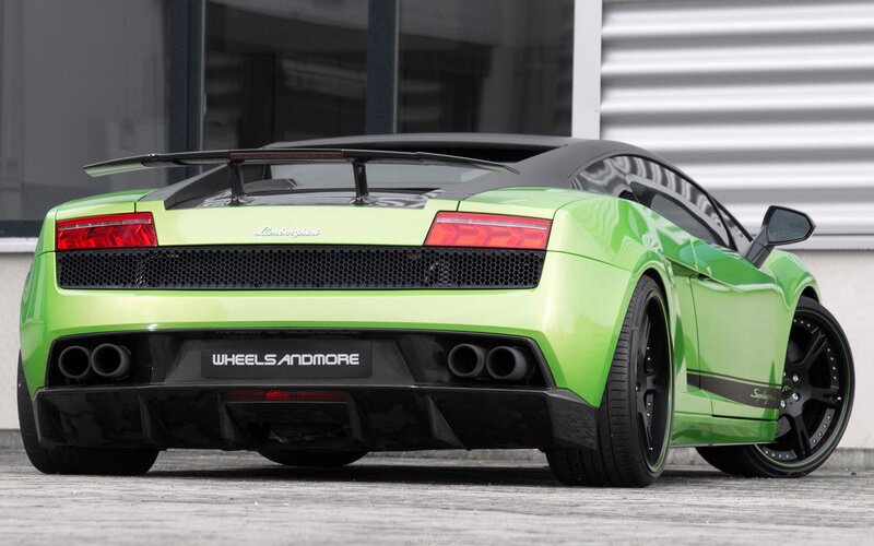 green lamborghini sports car