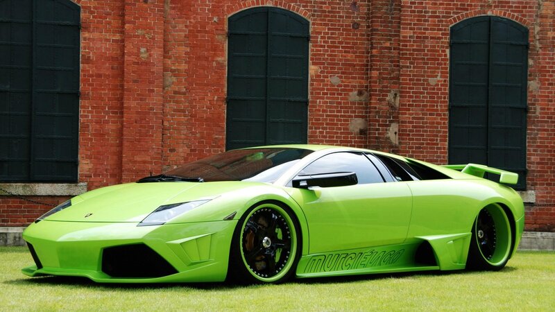 green lamborghini sports car